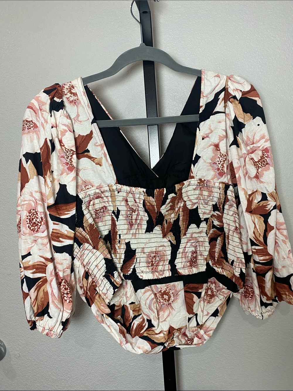 Express Floral V-Neck Puff Sleeve Blouse - Black, Pink & Brown - Picture 3 of 9